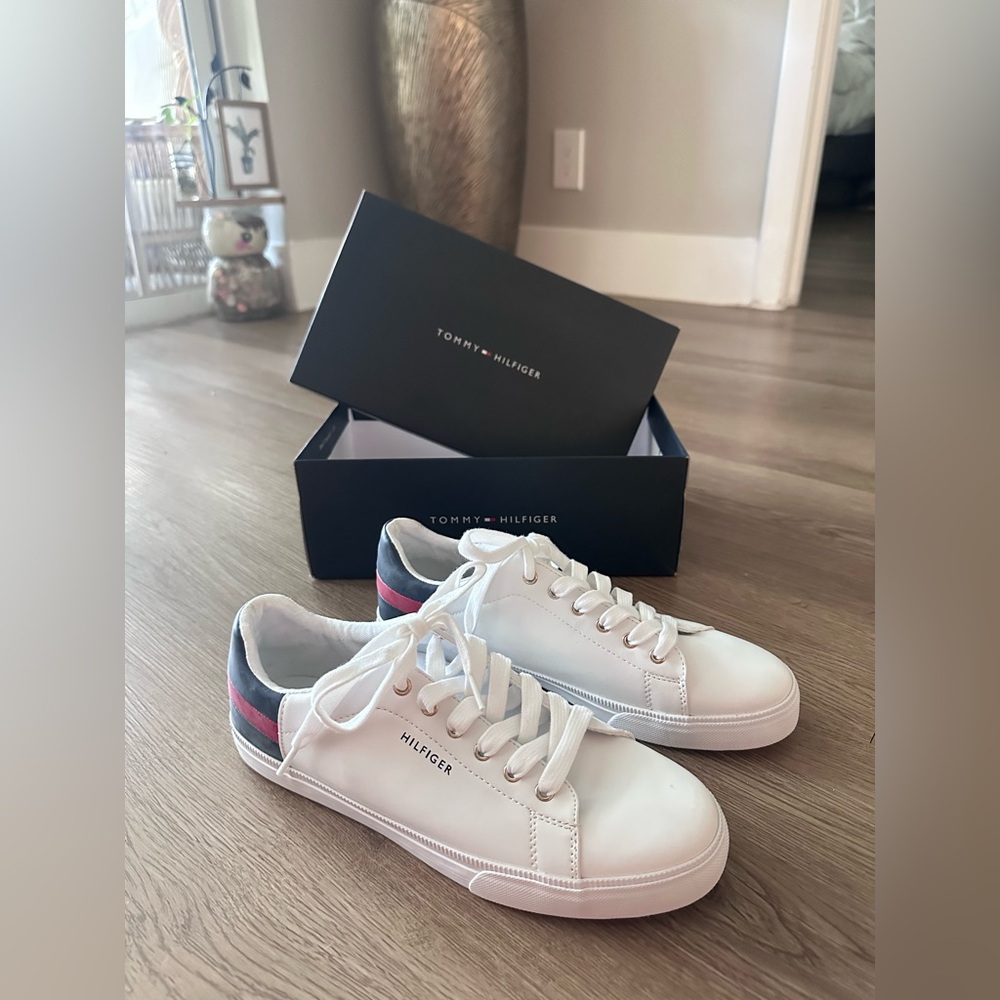 Tommy Hilfiger Laddin Lace Up Sneakers - Picture 3 of 8